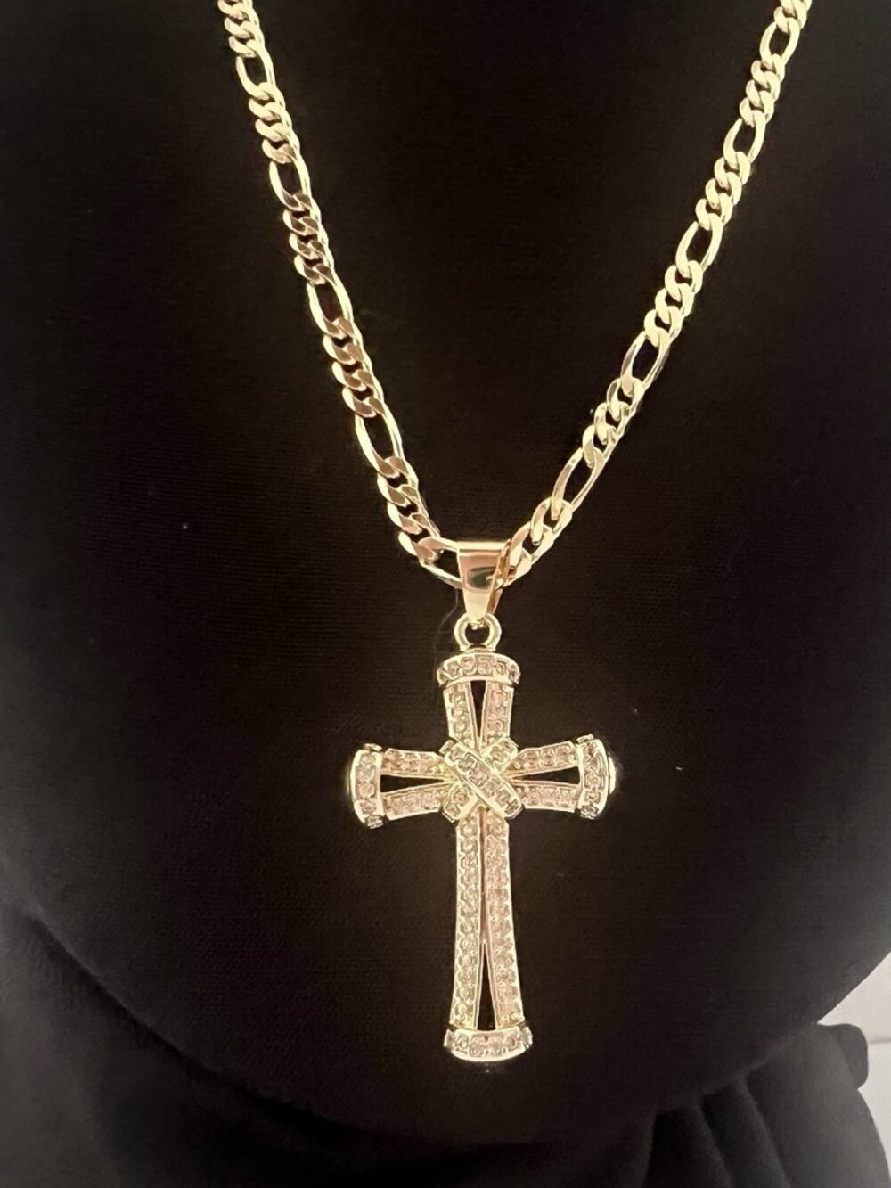 Italy Gold Plated Stainless Steel Cross Necklace 22” Figaro Chain - Picture 3 of 9
